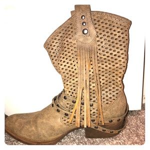 Mid calf  detail fringe boots